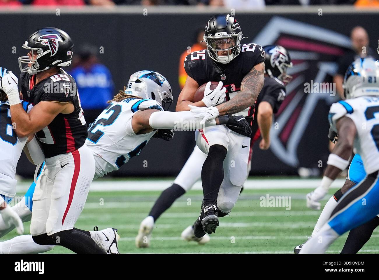 Half Trevis Atlanta Falcons running back Tyler Allgeier (25) carries against ...