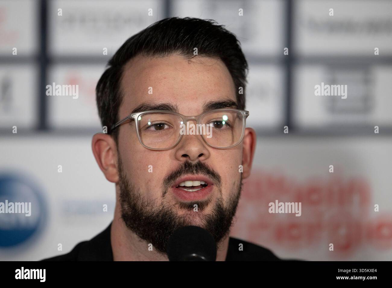 Jason Schade; PENNY DEL 1; Cologne Sharks - Dresden Ice Lions on 11/16 ...