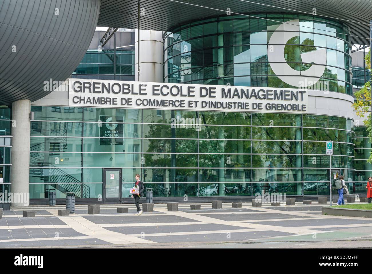 Hochschule für Wirtschaft, Grenoble Ecole de Management, Rue Pierre