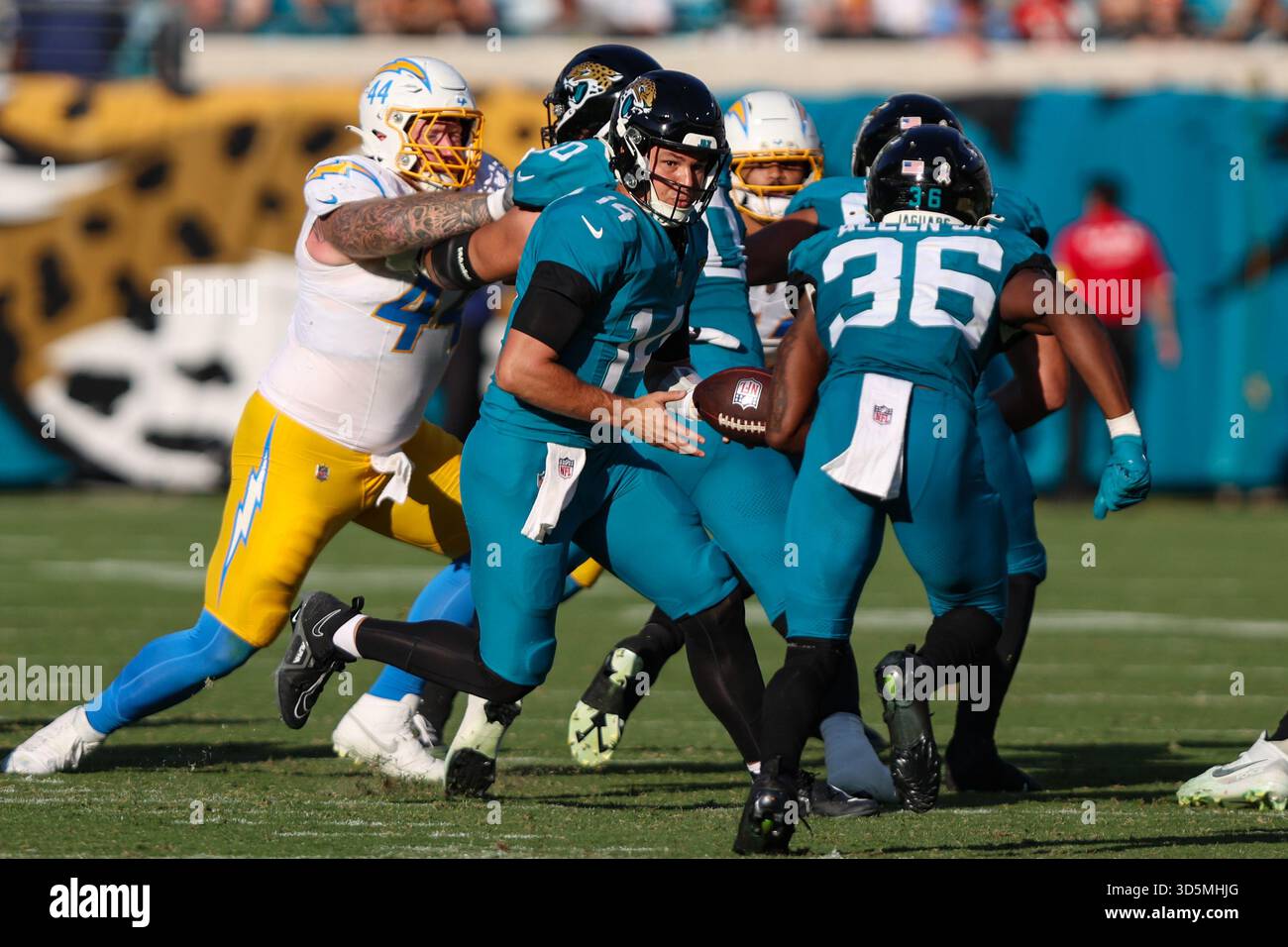 Nick Mullens Hands Off to Ameer Abdullah in Jaguars Preseason Action Nick Mullens Hands Off to Ameer Abdullah in Jaguars Preseason Action