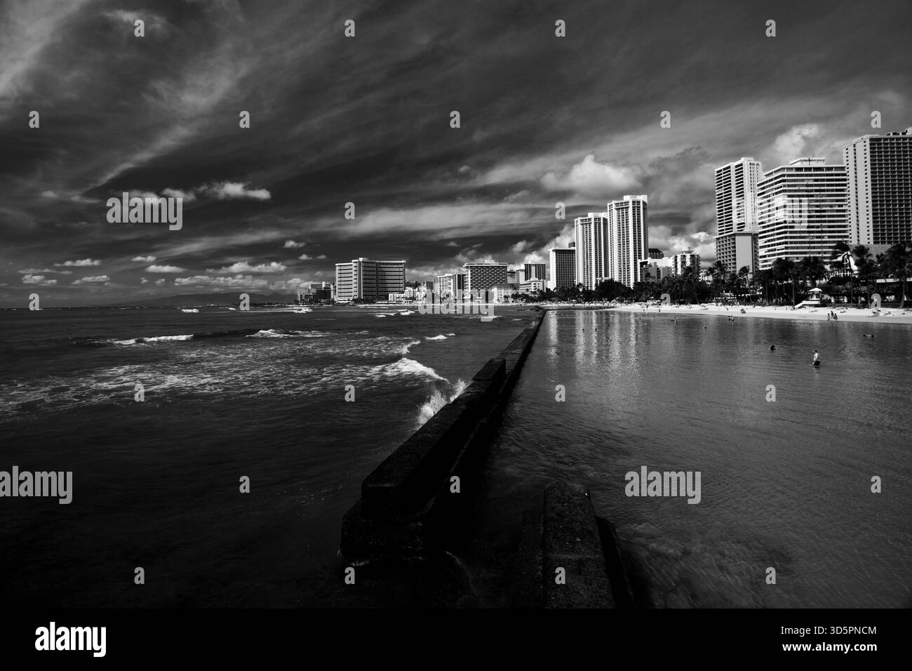 Oahu hawaii beach Black and White Stock Photos & Images - Alamy