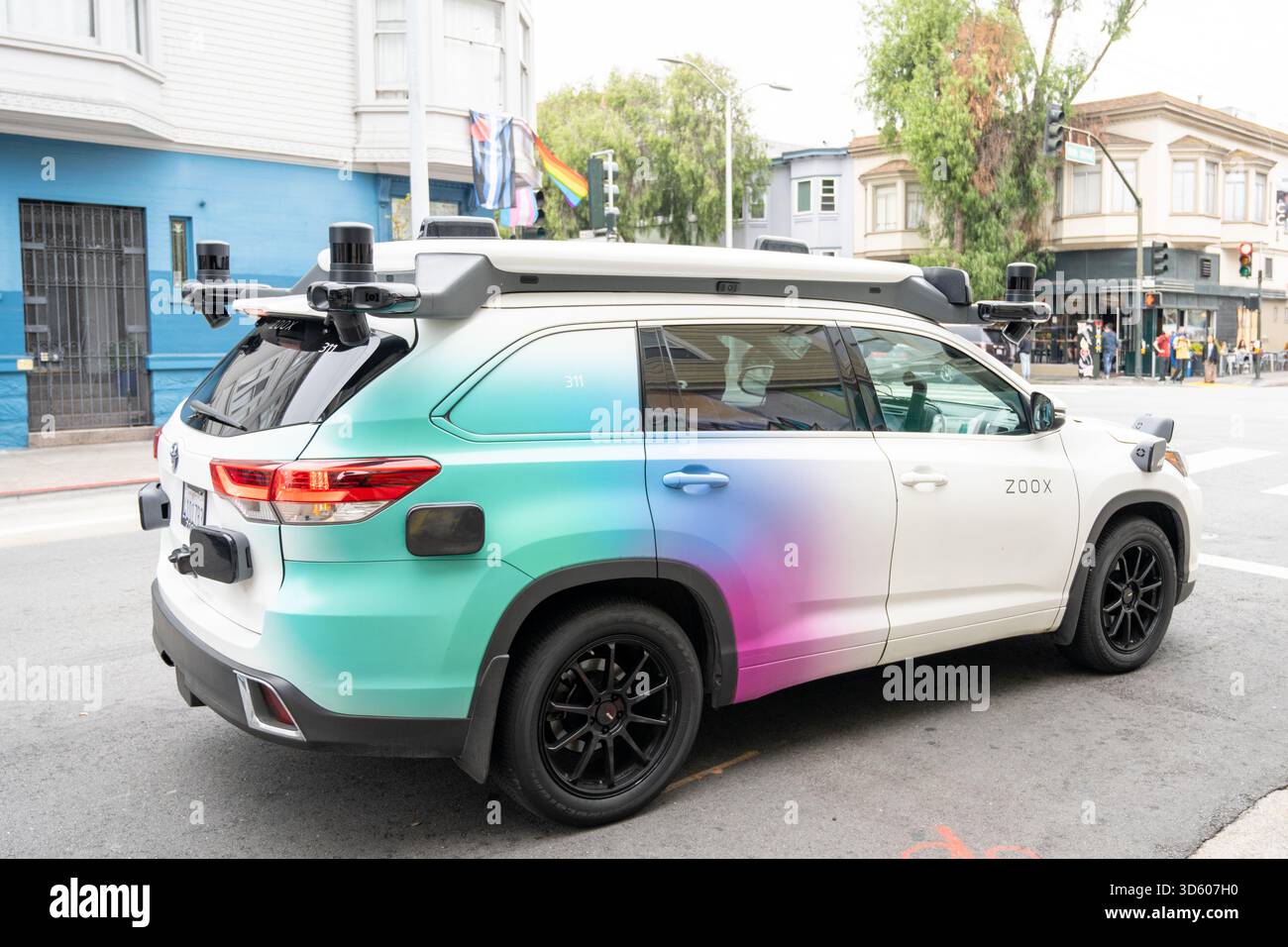 Zoox Autonomous Vehicle With Roof mounted Lidar And Cameras At A Street zoox-autonomous-vehicle-with-roof-mounted-lidar-and-cameras-at-a-street