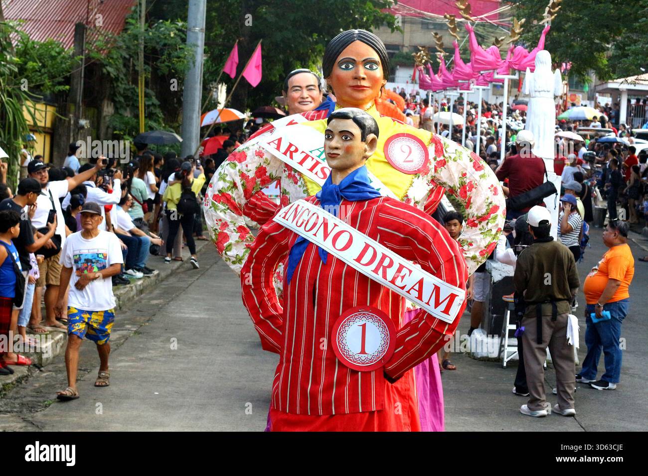 Angono, Philippines. 16th Nov, 2025. Higantes effigy walking on the ...