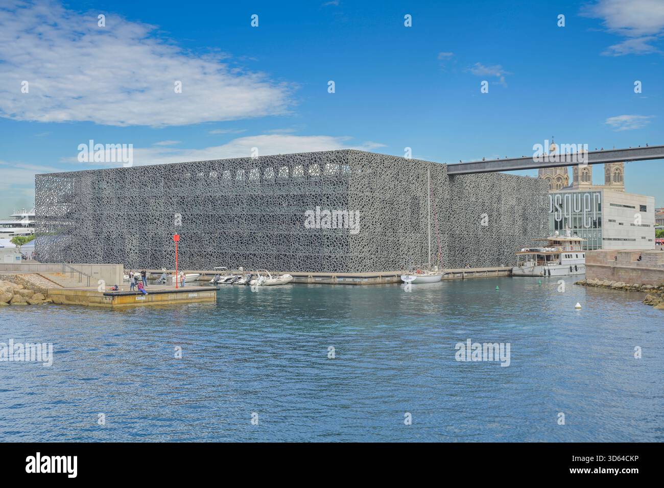 Hafeneinfahrt am Mucem - Museum der Zivilisationen Europas und des ...