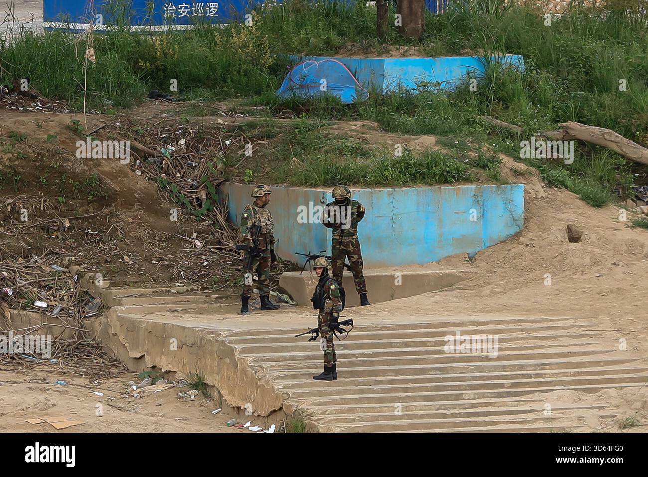 Mae Sot, Tak, Thailand. 18th Nov, 2025. Troops from the Border Guard Force (BGF) entered Shwe Kokko in Myawaddy District, Myanmar, to conduct operations aimed at suppressing and apprehending Scam City syndicates on 18 November 2025. (Credit Image: © Nattaphon Phanphongsanon/ZUMA Press Wire) EDITORIAL USAGE ONLY! Not for Commercial USAGE! Stock Photo
