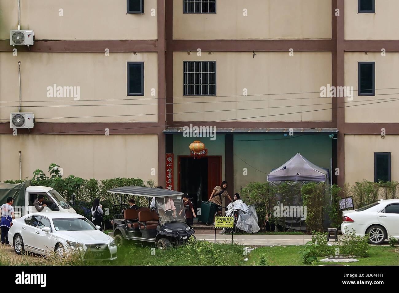 Mae Sot, Tak, Thailand. 18th Nov, 2025. Troops from the Border Guard Force (BGF) entered Shwe Kokko in Myawaddy District, Myanmar, to conduct operations aimed at suppressing and apprehending Scam City syndicates on 18 November 2025. (Credit Image: © Nattaphon Phanphongsanon/ZUMA Press Wire) EDITORIAL USAGE ONLY! Not for Commercial USAGE! Stock Photo