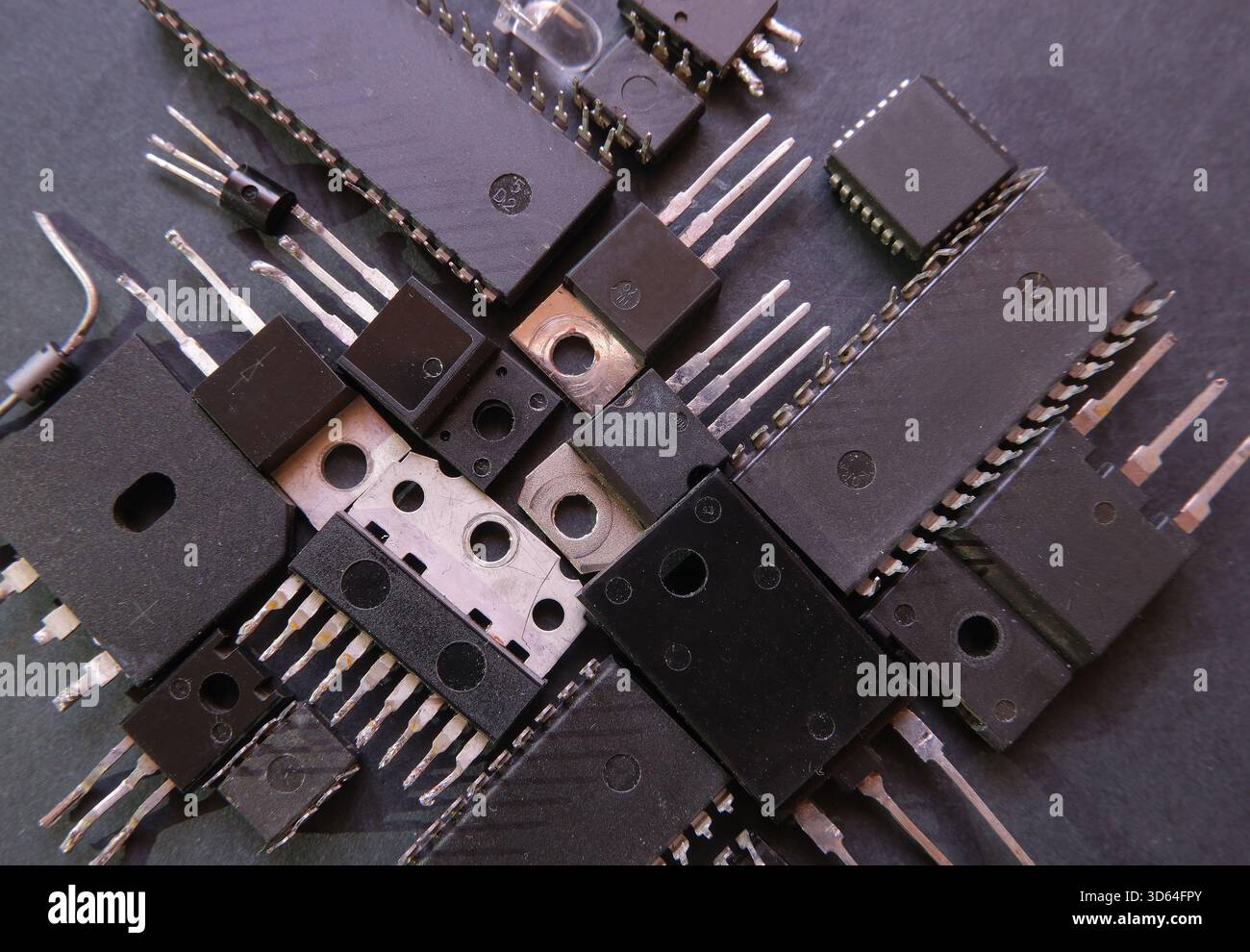 Semiconductor chips hi-res stock photography and images - Alamy