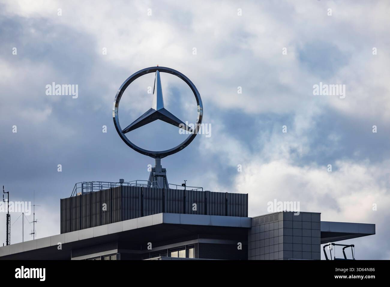 Mercedes-Stern, Bürogebäude im Headquarter der Mercedes-Benz Group AG ...