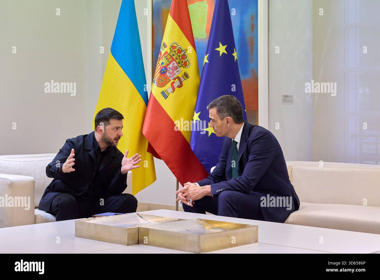 251118-madrid-nov-18-2025-xinhua-spanish-prime-minister