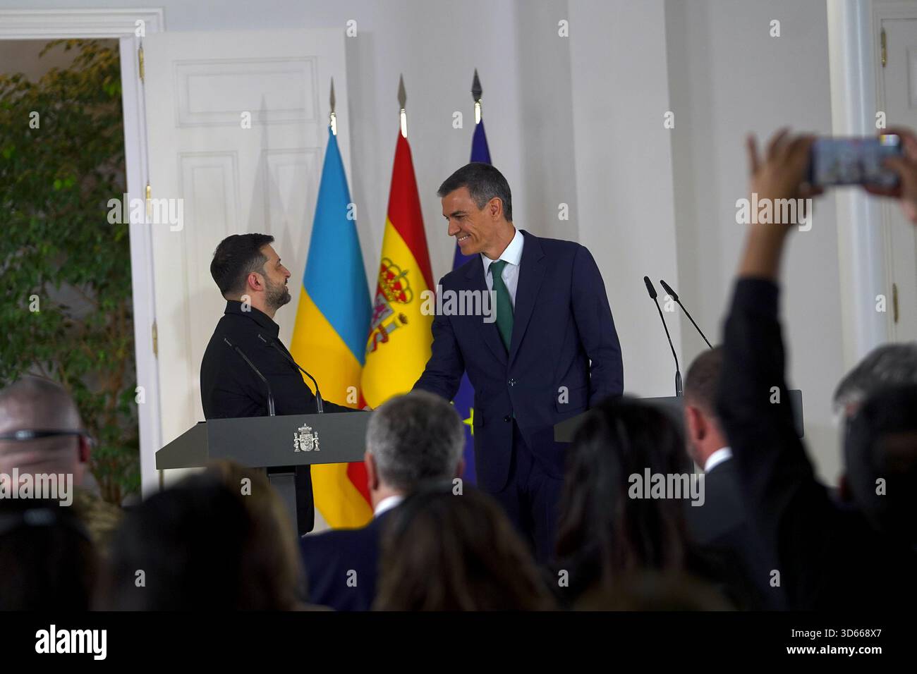 ukraine-s-president-volodymyr-zelensky-l-meets-with-spain-s-prime