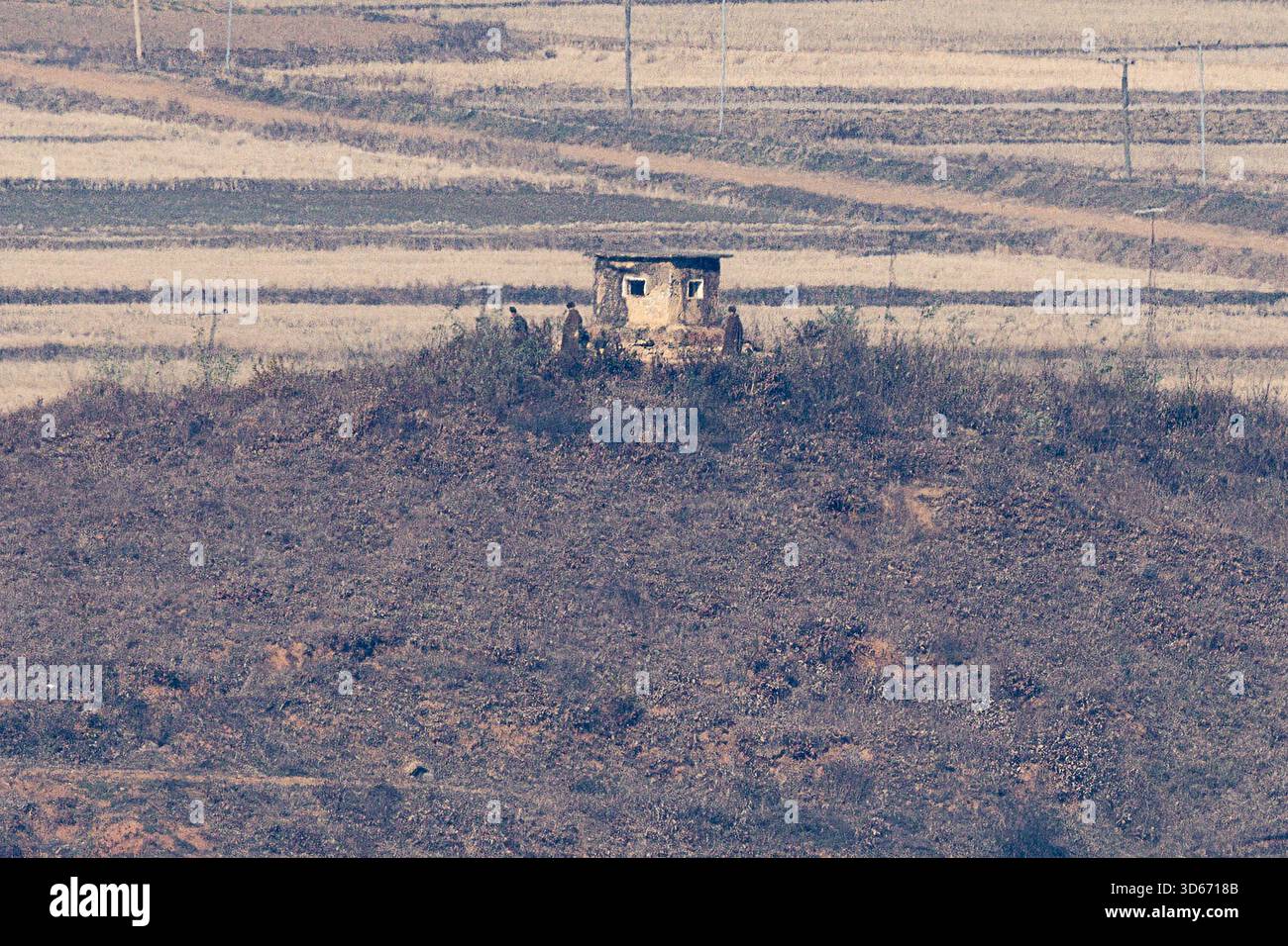 Sentyr Post N. Korean army's sentry post North Korean soldiers are seen at a sentry ...