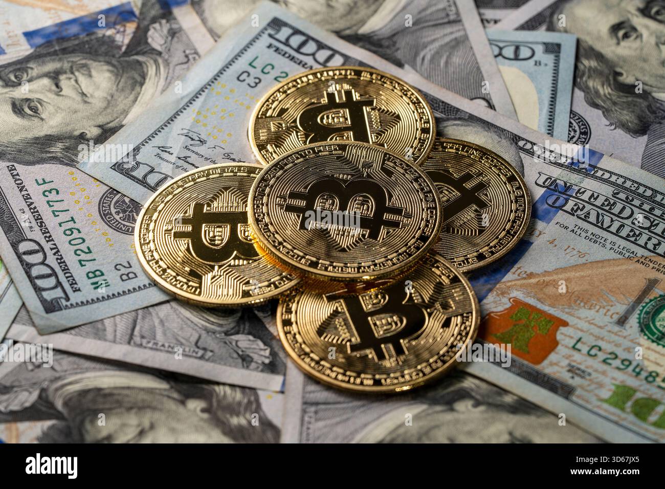 Us bills on gold coin hi-res stock photography and images - Page 2 - Alamy