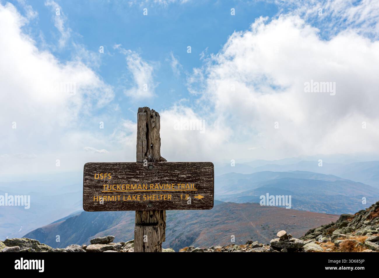 Shonash Ravine Sign Trail sign on Mount Washington, Tuckerman Ravine Trail, New Hampshire ...