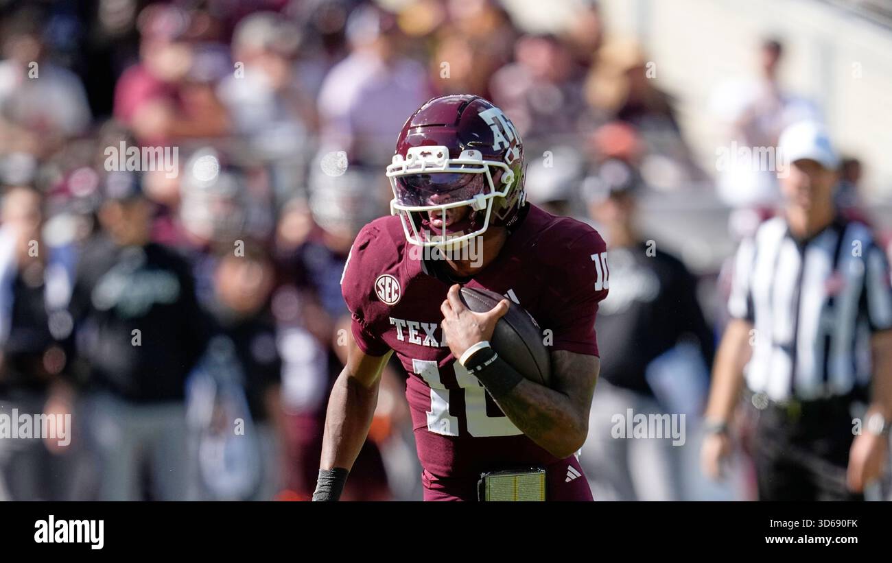 Texas A&M quarterback Marcel Reed (10) runs for a gain against South ...