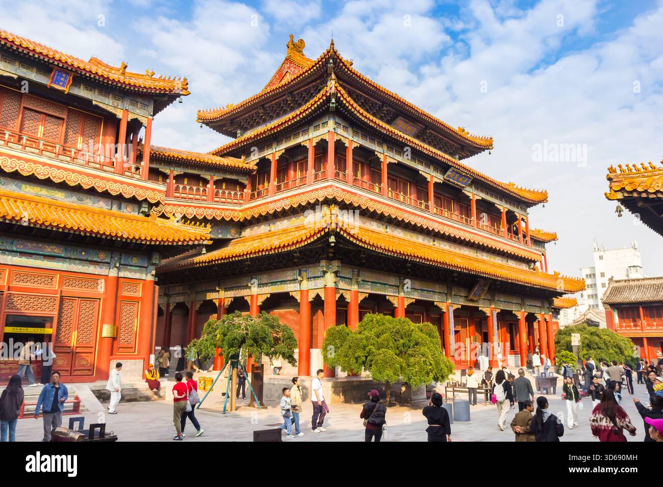 People at the main building of the Lama Yonghe temple in Beijing, China Stock Photo