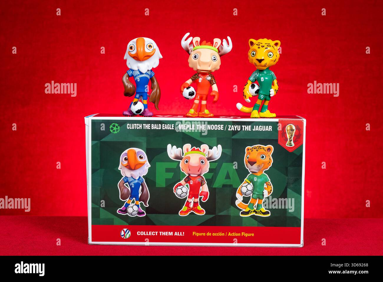 Soccer mascots hi-res stock photography and images - Page 6 - Alamy, image size:1300x956