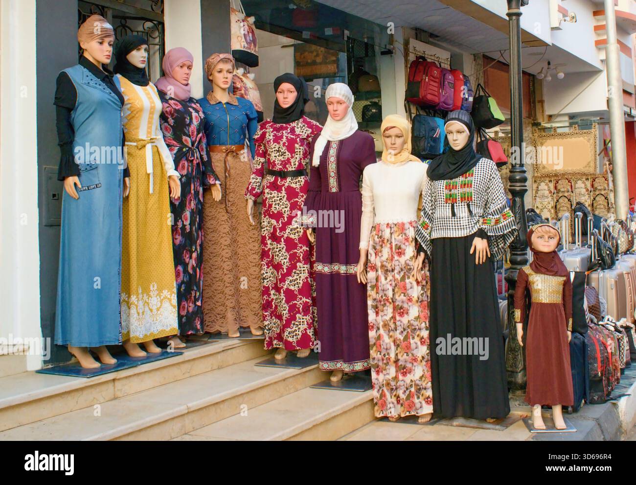 Arabic dress hi-res stock photography and images - Alamy