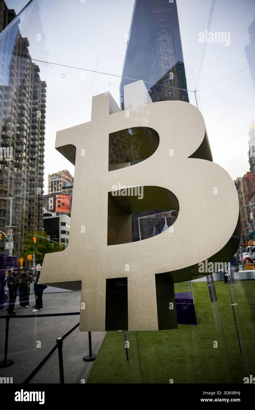 Bitcoin etf new york hi-res stock photography and images - Alamy