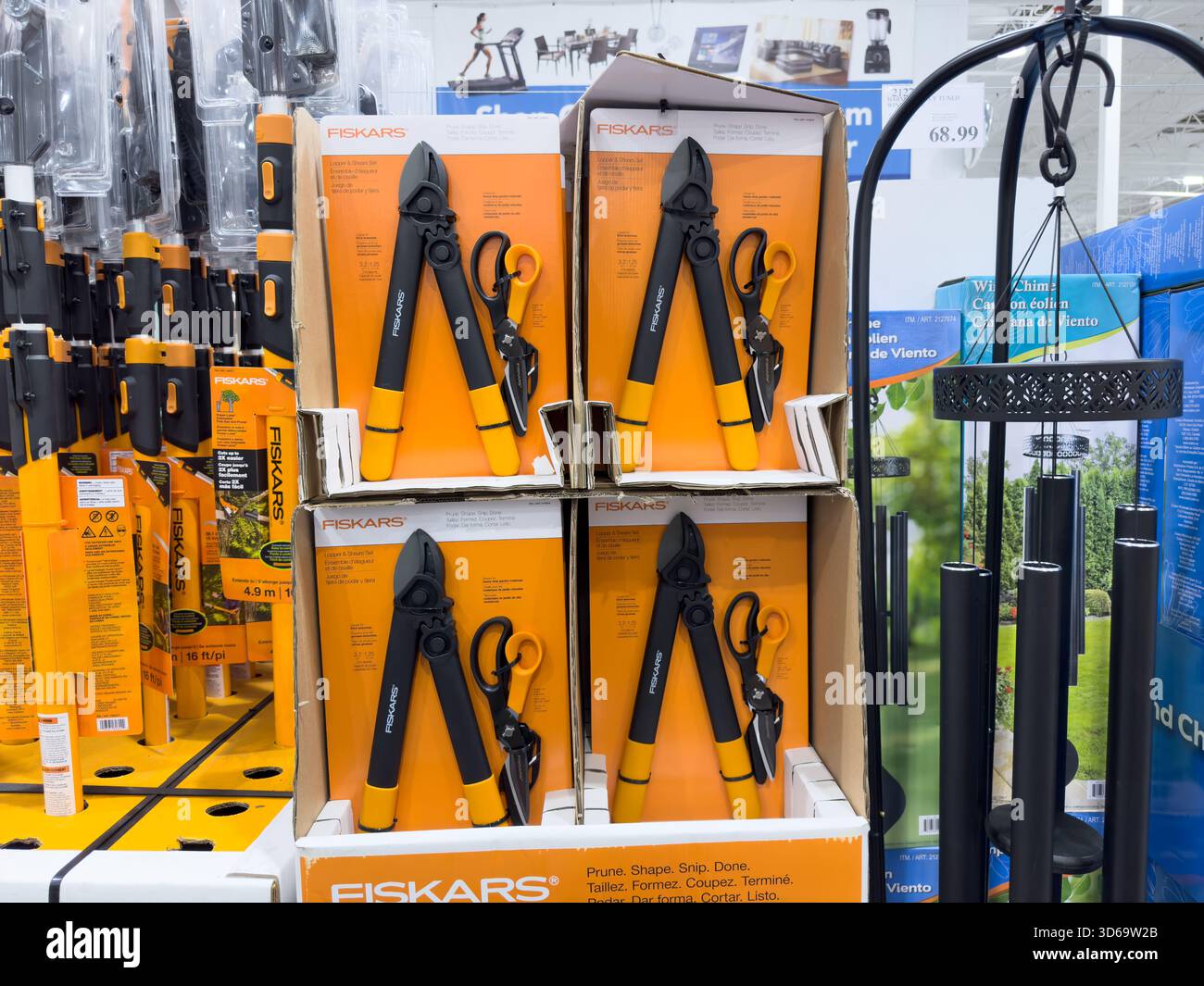 Fiskars scissors hi-res stock photography and images - Alamy