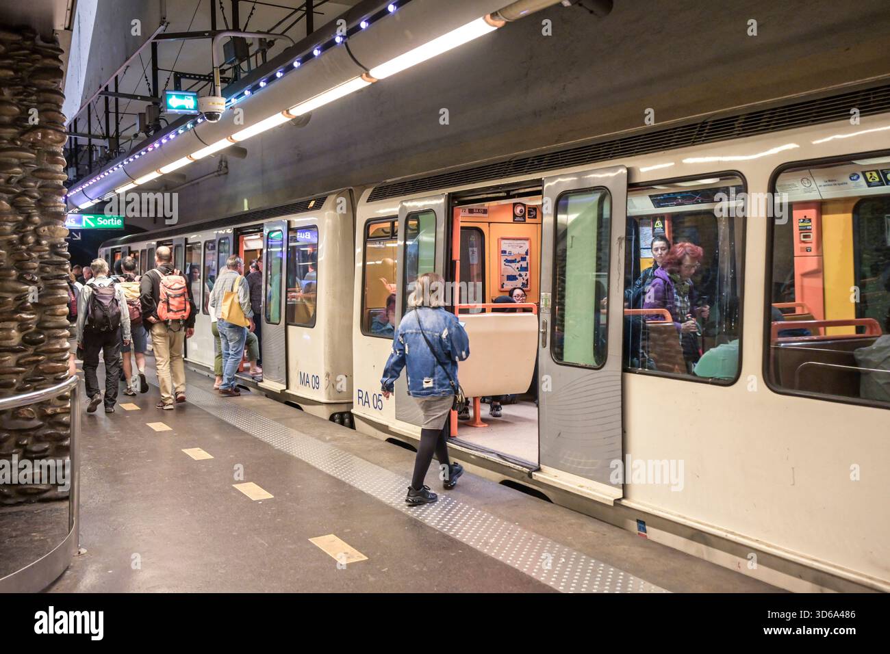 Metro, Ubahn, Station, Marseille, Frankreich *** Metro, subway, station ...