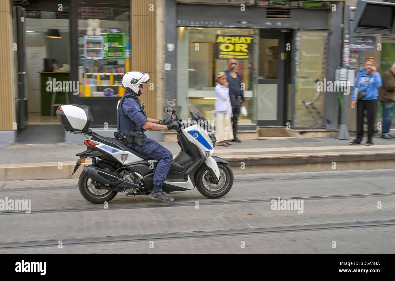 Polizei, Patrouille, Roller, Altstadt, Marseille, Frankreich *** Police ...