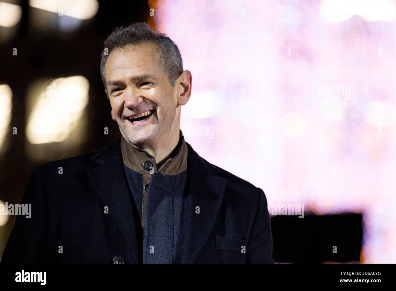 EDITORIAL USE ONLY Alexander Armstrong kick starts the Christmas celebrations in Fleet Street Quarter, marking the launch of the area's partnership with the National Literacy Trust and debut of it's 'Snoopy in the City' Sculpture Trail as part of Peanuts' 75th anniversary, London. Issue date: Wednesday 19 November, 2025. Stock Photo