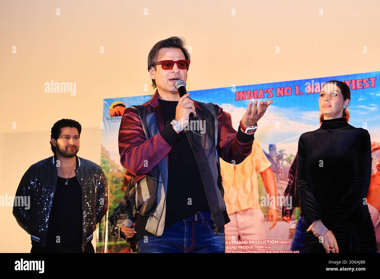 Bollywood actors Elnaaz Norouzi, Vivek Oberoi, and Aftab Shivdasani attend a promotional event for their upcoming film 'Mastiii 4' in Jaipur, Rajasthan, India, on November 18, 2025. (Photo by Vishal Bhatnagar/NurPhoto) Credit: NurPhoto SRL/Alamy Live News Stock Photo