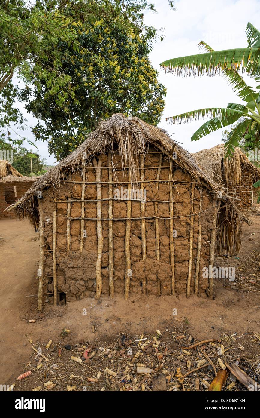 Traditional village, mud huts, Sadaani, Tanzania Stock Photo - Alamy