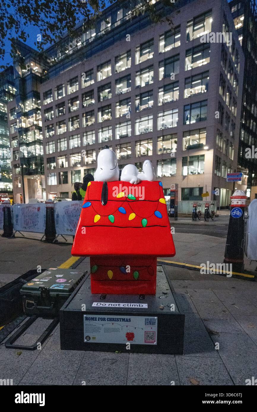 London, UK, 19th November 2025, Christmas Lights were switched on in Fleet Street by Alexander Armstrong, Snoopy and  Lady Lucy French on the 19th November. It marks the start of Festive Fleet Street Quarter 2025 programme which includes a Snoopy sculpture trail. Featuring 12 artist-designed Snoopy sculptures displayed across the Quarter, this runs until 16th January 2026., Andrew Lalchan Photography/Alamy Live News Stock Photo