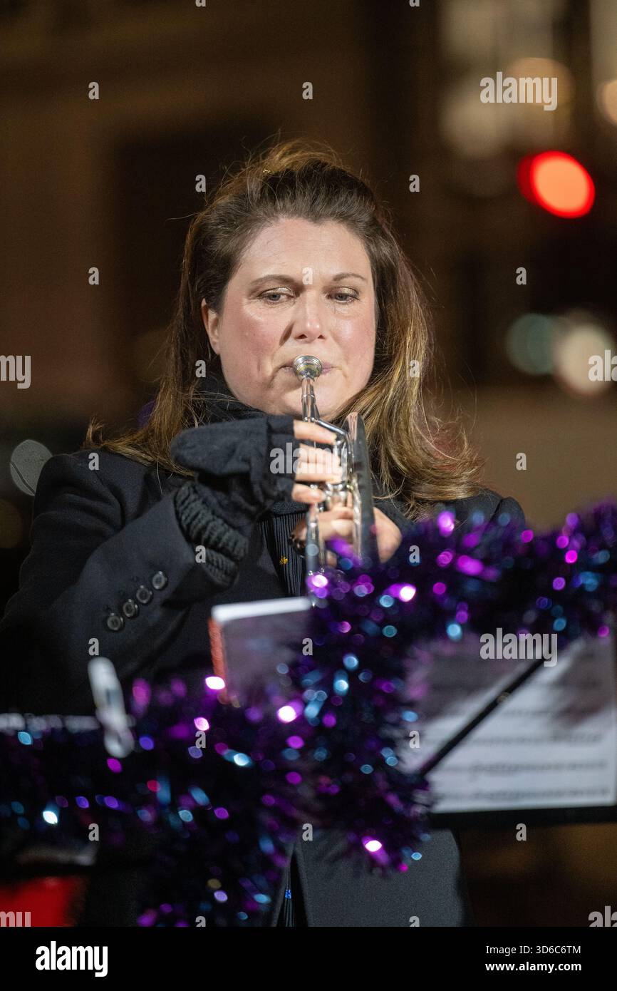 London, UK, 19th November 2025, Christmas Lights were switched on in Fleet Street by Alexander Armstrong, Snoopy and  Lady Lucy French on the 19th November. It marks the start of Festive Fleet Street Quarter 2025 programme which includes a Snoopy sculpture trail. Featuring 12 artist-designed Snoopy sculptures displayed across the Quarter, this runs until 16th January 2026., Andrew Lalchan Photography/Alamy Live News Stock Photo