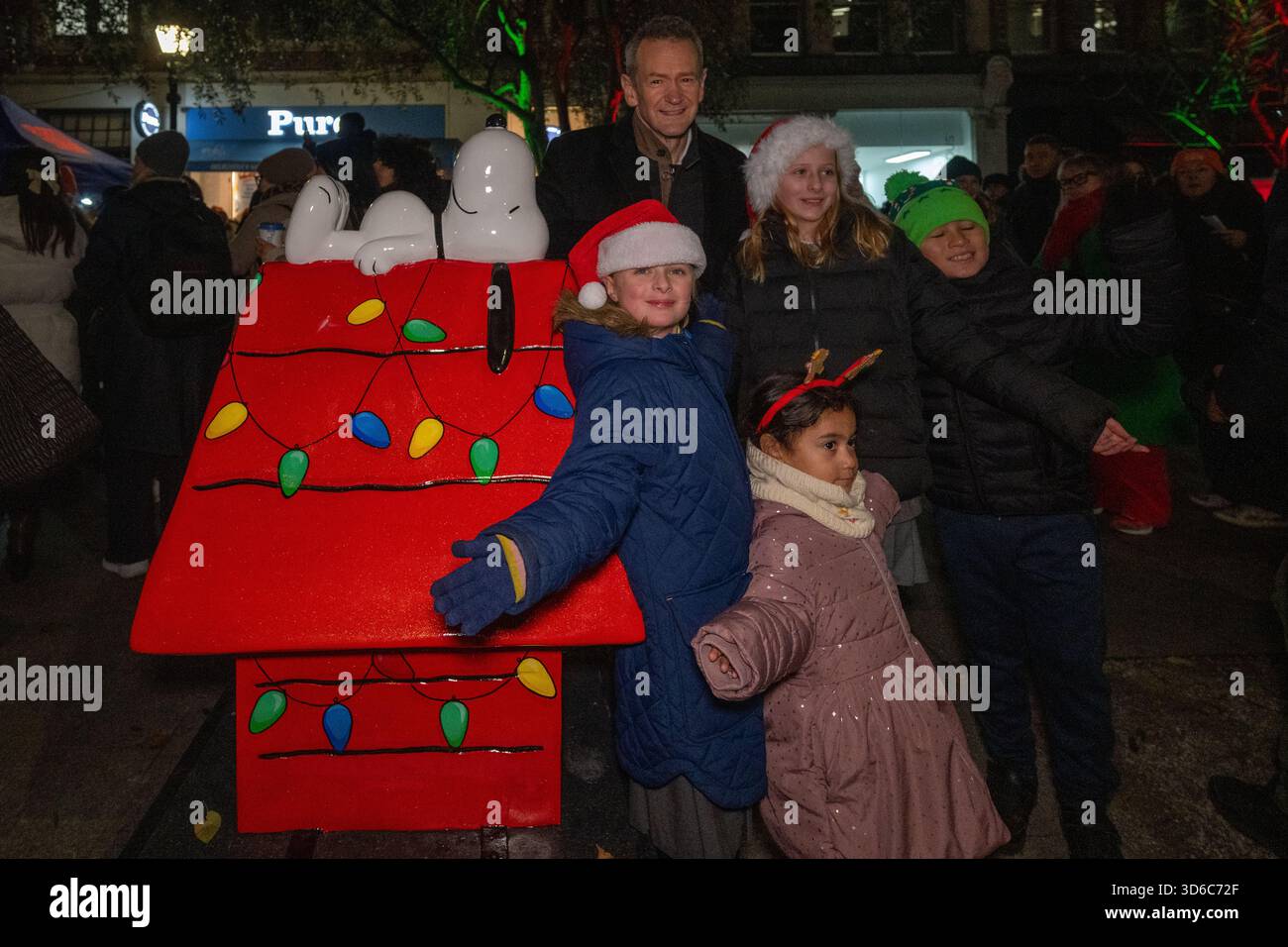 London, UK, 19th November 2025, Christmas Lights were switched on in Fleet Street by Alexander Armstrong, Snoopy and  Lady Lucy French on the 19th November. It marks the start of Festive Fleet Street Quarter 2025 programme which includes a Snoopy sculpture trail. Featuring 12 artist-designed Snoopy sculptures displayed across the Quarter, this runs until 16th January 2026., Andrew Lalchan Photography/Alamy Live News Stock Photo