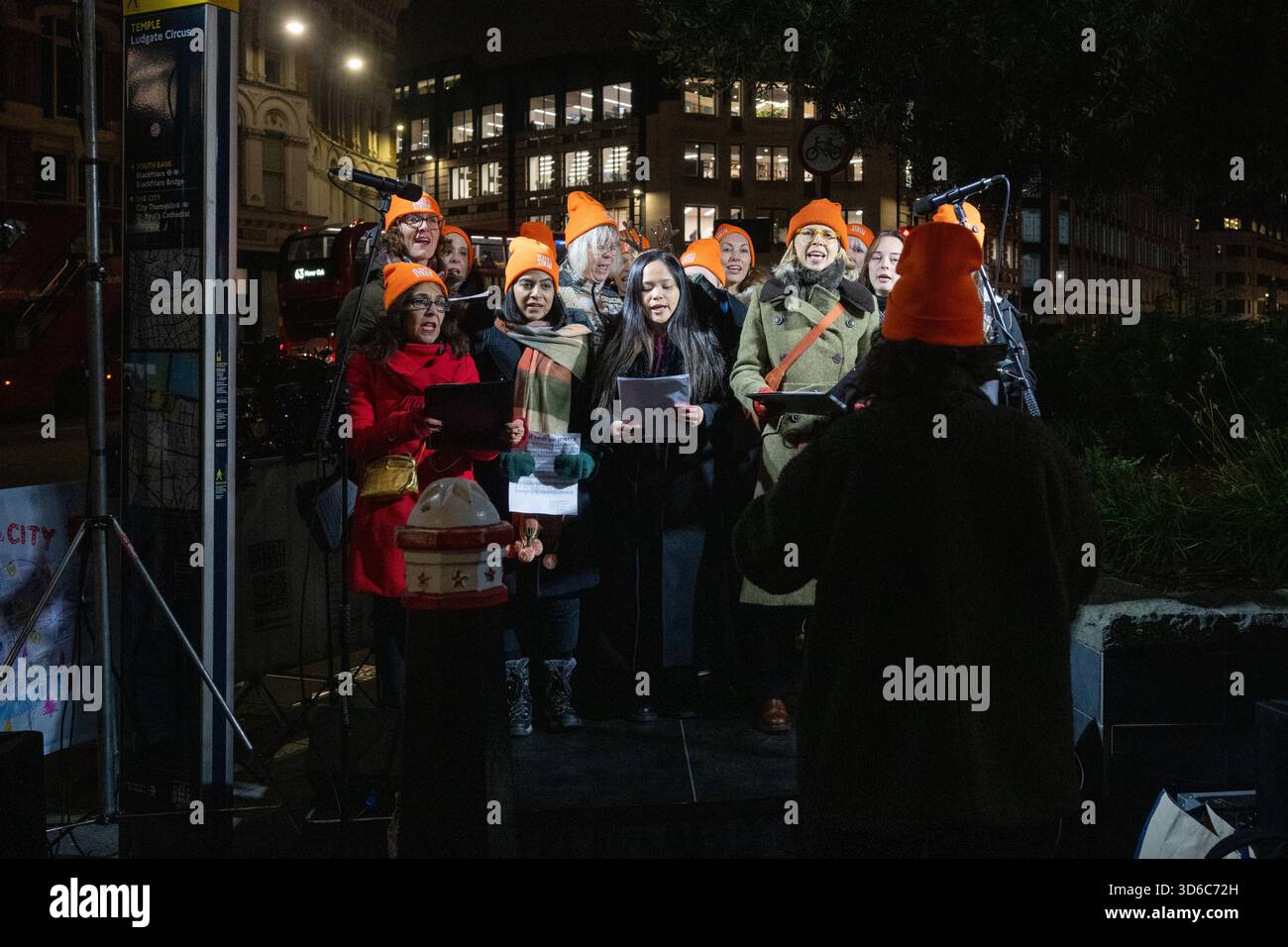London, UK, 19th November 2025, Christmas Lights were switched on in Fleet Street by Alexander Armstrong, Snoopy and  Lady Lucy French on the 19th November. It marks the start of Festive Fleet Street Quarter 2025 programme which includes a Snoopy sculpture trail. Featuring 12 artist-designed Snoopy sculptures displayed across the Quarter, this runs until 16th January 2026., Andrew Lalchan Photography/Alamy Live News Stock Photo