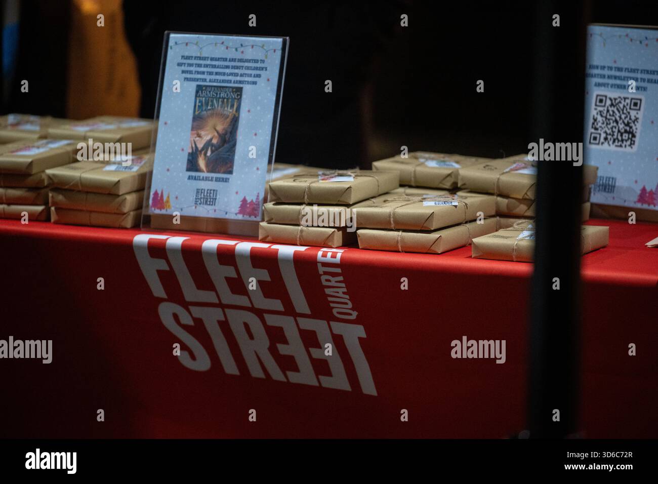 London, UK, 19th November 2025, Christmas Lights were switched on in Fleet Street by Alexander Armstrong, Snoopy and  Lady Lucy French on the 19th November. It marks the start of Festive Fleet Street Quarter 2025 programme which includes a Snoopy sculpture trail. Featuring 12 artist-designed Snoopy sculptures displayed across the Quarter, this runs until 16th January 2026., Andrew Lalchan Photography/Alamy Live News Stock Photo