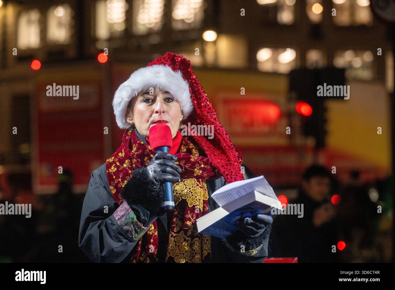 London, UK, 19th November 2025, Christmas Lights were switched on in Fleet Street by Alexander Armstrong, Snoopy and  Lady Lucy French on the 19th November. It marks the start of Festive Fleet Street Quarter 2025 programme which includes a Snoopy sculpture trail. Featuring 12 artist-designed Snoopy sculptures displayed across the Quarter, this runs until 16th January 2026., Andrew Lalchan Photography/Alamy Live News Stock Photo