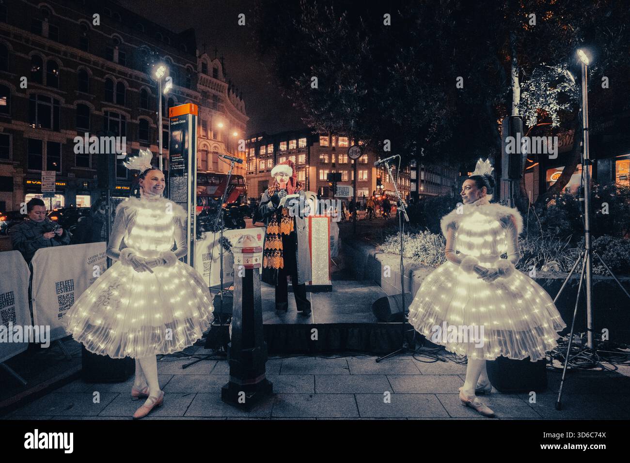 London, UK, 19th November 2025, Christmas Lights were switched on in Fleet Street by Alexander Armstrong, Snoopy and  Lady Lucy French on the 19th November. It marks the start of Festive Fleet Street Quarter 2025 programme which includes a Snoopy sculpture trail. Featuring 12 artist-designed Snoopy sculptures displayed across the Quarter, this runs until 16th January 2026., Andrew Lalchan Photography/Alamy Live News Stock Photo