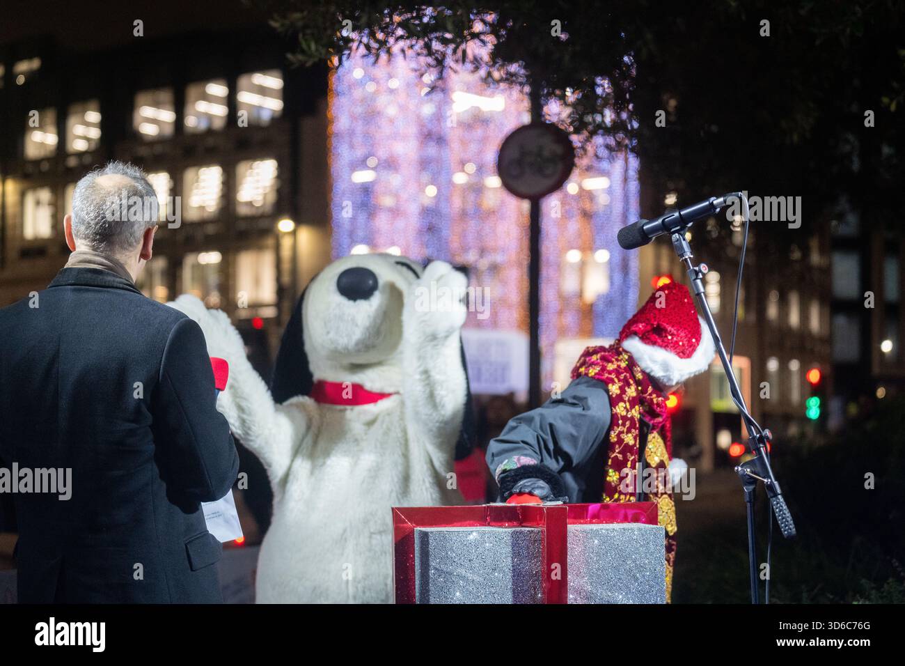 London, UK, 19th November 2025, Christmas Lights were switched on in Fleet Street by Alexander Armstrong, Snoopy and  Lady Lucy French on the 19th November. It marks the start of Festive Fleet Street Quarter 2025 programme which includes a Snoopy sculpture trail. Featuring 12 artist-designed Snoopy sculptures displayed across the Quarter, this runs until 16th January 2026., Andrew Lalchan Photography/Alamy Live News Stock Photo