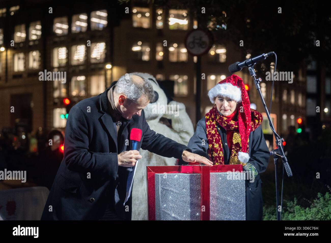 London, UK, 19th November 2025, Christmas Lights were switched on in Fleet Street by Alexander Armstrong, Snoopy and  Lady Lucy French on the 19th November. It marks the start of Festive Fleet Street Quarter 2025 programme which includes a Snoopy sculpture trail. Featuring 12 artist-designed Snoopy sculptures displayed across the Quarter, this runs until 16th January 2026., Andrew Lalchan Photography/Alamy Live News Stock Photo