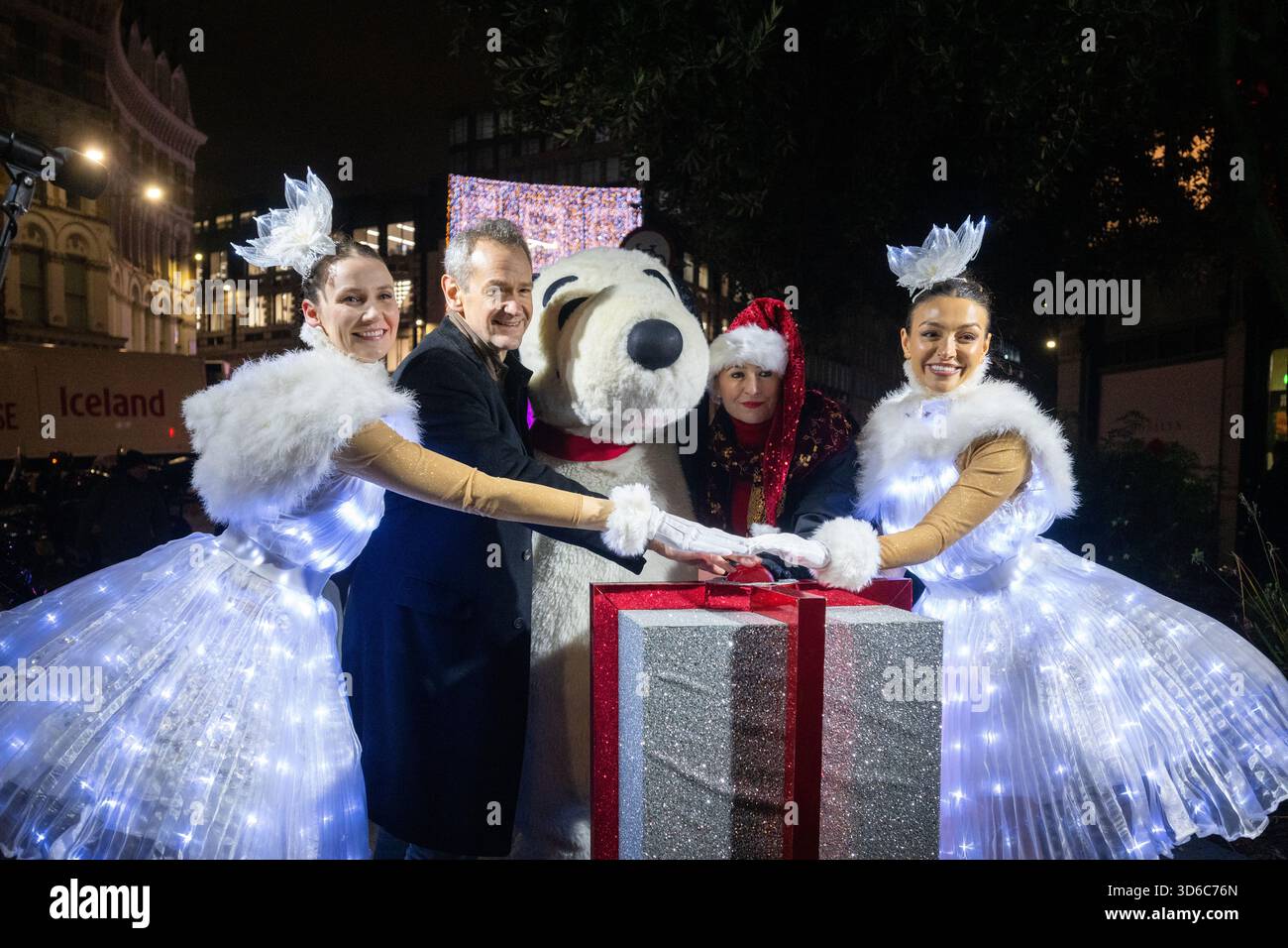 London, UK, 19th November 2025, Christmas Lights were switched on in Fleet Street by Alexander Armstrong, Snoopy and  Lady Lucy French on the 19th November. It marks the start of Festive Fleet Street Quarter 2025 programme which includes a Snoopy sculpture trail. Featuring 12 artist-designed Snoopy sculptures displayed across the Quarter, this runs until 16th January 2026., Andrew Lalchan Photography/Alamy Live News Stock Photo