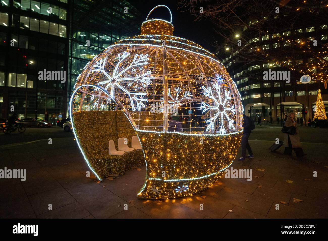 London, UK, 19th November 2025, Christmas Lights were switched on in Fleet Street by Alexander Armstrong, Snoopy and  Lady Lucy French on the 19th November. It marks the start of Festive Fleet Street Quarter 2025 programme which includes a Snoopy sculpture trail. Featuring 12 artist-designed Snoopy sculptures displayed across the Quarter, this runs until 16th January 2026., Andrew Lalchan Photography/Alamy Live News Stock Photo