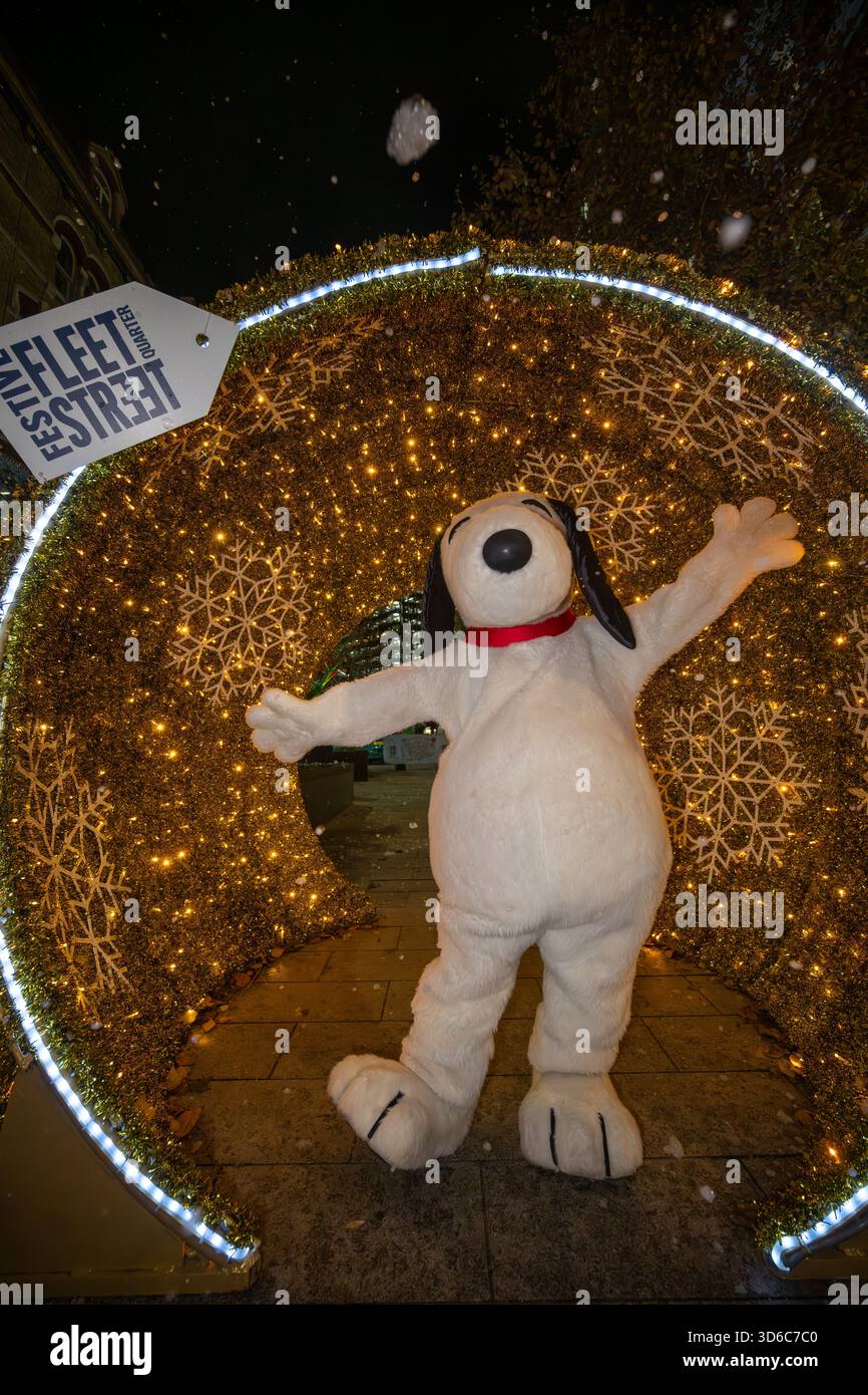 London, UK, 19th November 2025, Christmas Lights were switched on in Fleet Street by Alexander Armstrong, Snoopy and  Lady Lucy French on the 19th November. It marks the start of Festive Fleet Street Quarter 2025 programme which includes a Snoopy sculpture trail. Featuring 12 artist-designed Snoopy sculptures displayed across the Quarter, this runs until 16th January 2026., Andrew Lalchan Photography/Alamy Live News Stock Photo