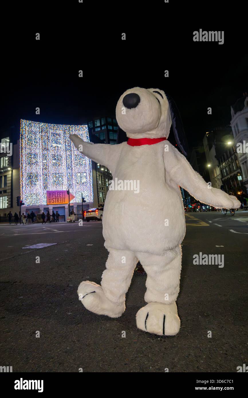 London, UK, 19th November 2025, Christmas Lights were switched on in Fleet Street by Alexander Armstrong, Snoopy and  Lady Lucy French on the 19th November. It marks the start of Festive Fleet Street Quarter 2025 programme which includes a Snoopy sculpture trail. Featuring 12 artist-designed Snoopy sculptures displayed across the Quarter, this runs until 16th January 2026., Andrew Lalchan Photography/Alamy Live News Stock Photo