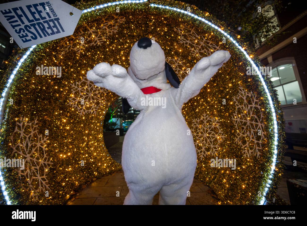 London, UK, 19th November 2025, Christmas Lights were switched on in Fleet Street by Alexander Armstrong, Snoopy and  Lady Lucy French on the 19th November. It marks the start of Festive Fleet Street Quarter 2025 programme which includes a Snoopy sculpture trail. Featuring 12 artist-designed Snoopy sculptures displayed across the Quarter, this runs until 16th January 2026., Andrew Lalchan Photography/Alamy Live News Stock Photo
