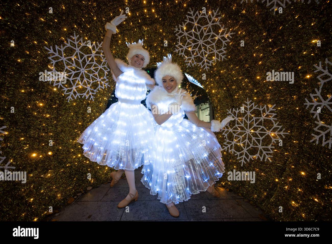 London, UK, 19th November 2025, Christmas Lights were switched on in Fleet Street by Alexander Armstrong, Snoopy and  Lady Lucy French on the 19th November. It marks the start of Festive Fleet Street Quarter 2025 programme which includes a Snoopy sculpture trail. Featuring 12 artist-designed Snoopy sculptures displayed across the Quarter, this runs until 16th January 2026., Andrew Lalchan Photography/Alamy Live News Stock Photo