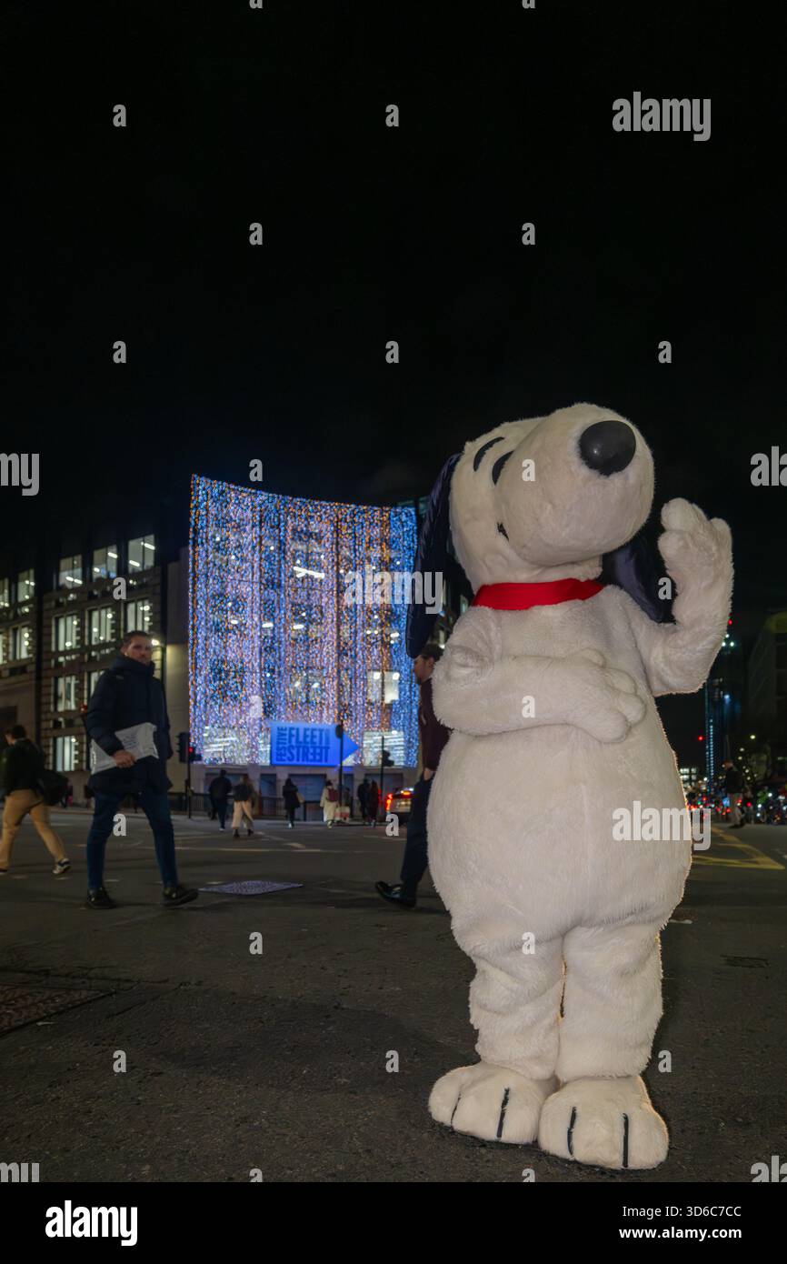 London, UK, 19th November 2025, Christmas Lights were switched on in Fleet Street by Alexander Armstrong, Snoopy and  Lady Lucy French on the 19th November. It marks the start of Festive Fleet Street Quarter 2025 programme which includes a Snoopy sculpture trail. Featuring 12 artist-designed Snoopy sculptures displayed across the Quarter, this runs until 16th January 2026., Andrew Lalchan Photography/Alamy Live News Stock Photo