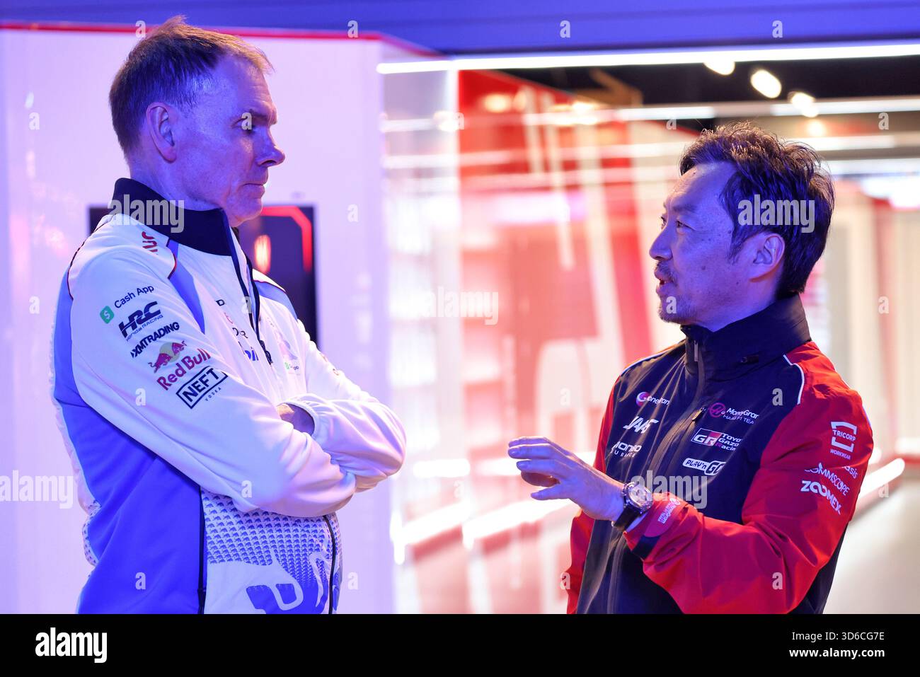 (L to R): Alan Permane (GBR) Racing Bulls Team Principal with Ayao ...