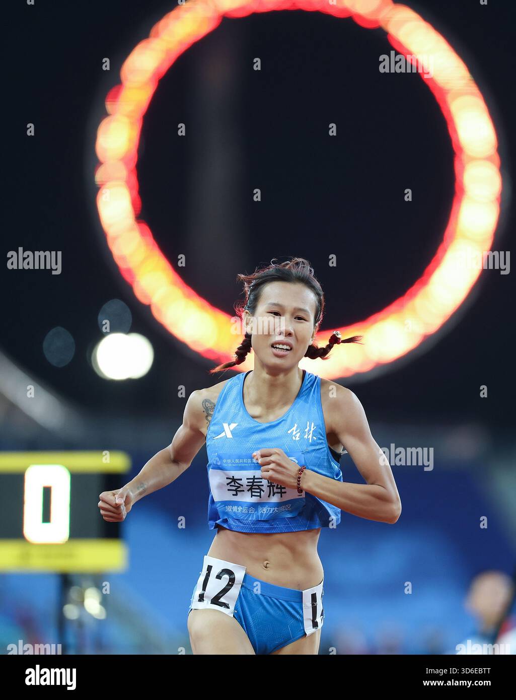 (251120) -- GUANGZHOU, Nov. 20, 2025 (Xinhua) -- Li Chunhui of Jilin ...