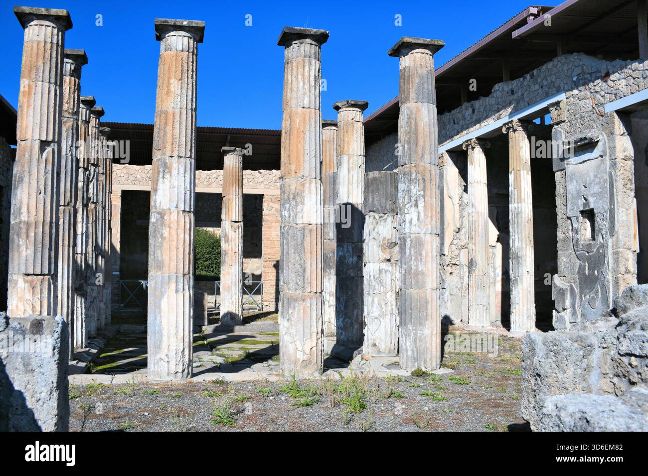 Marcus Rufus Pompeii Archaeological site, House of Marcus Epidius Rufus Stock Photo ...