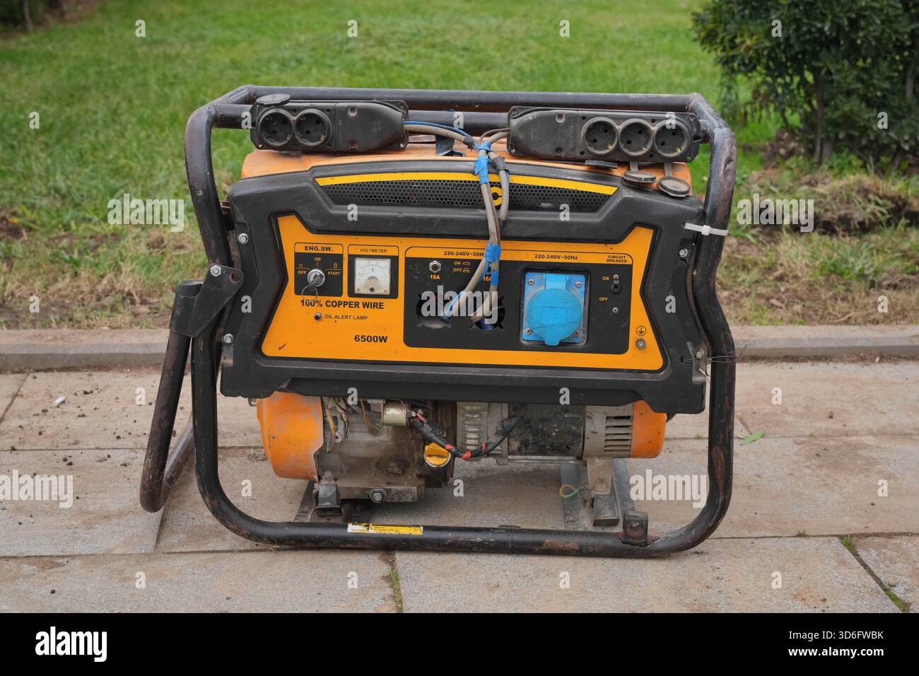 Standby generator hi-res stock photography and images - Alamy