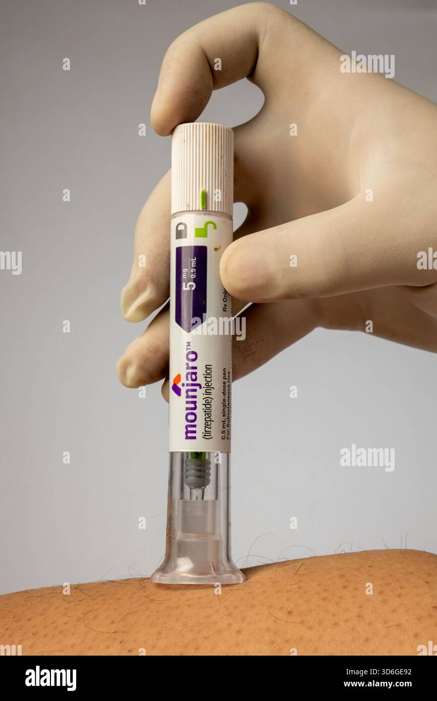 tirzepatide device Medical device manufacturing hi-res stock photography and images