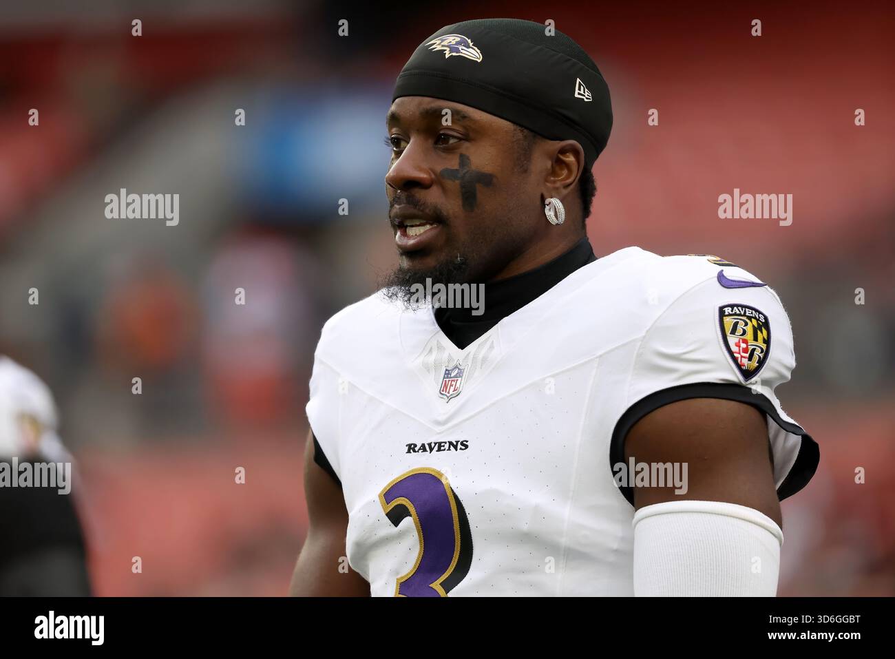 Baltimore Ravens cornerback Chidobe Awuzie (3) warms up prior to the ...